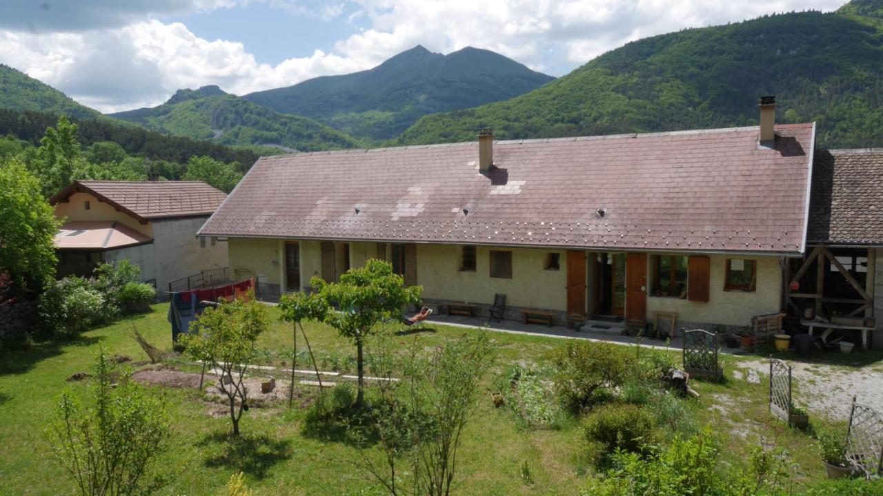 Chambres et table d'hôte Le Petit Radis Lus-la-Croix-Haute Exterior foto